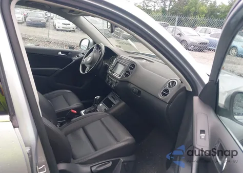 2017 Volkswagen Tiguan 2.0T Wolfsburg Edition z USA, uszkodzony, nr VIN WVGSV7AX4HK011237